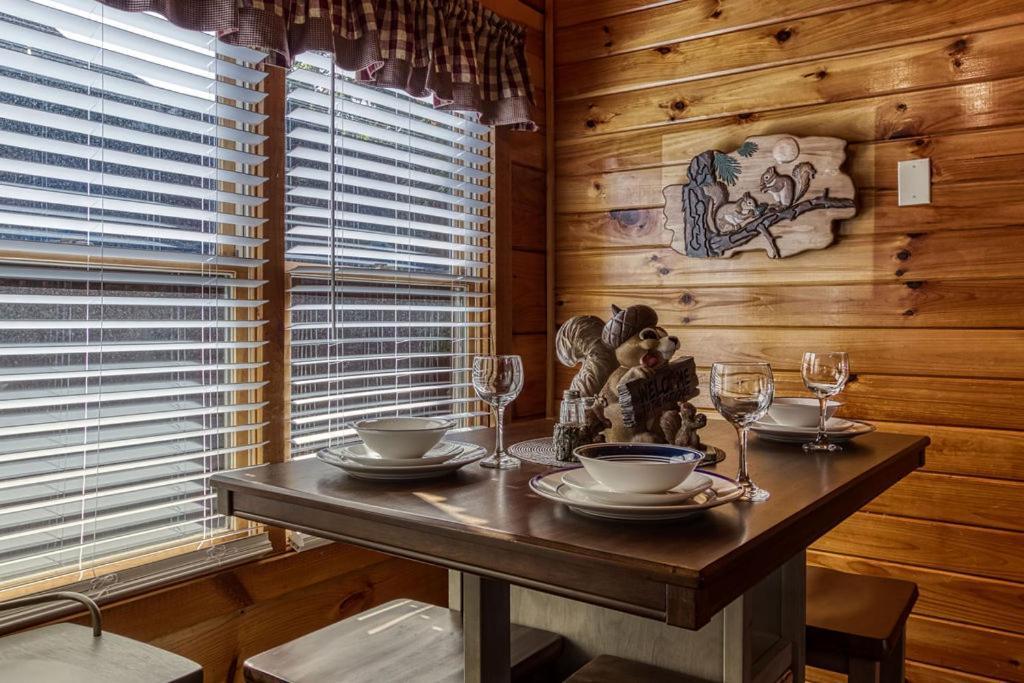 The Nut House, Hot Tub, Game Room, Wifi, 1089 Free Tickets Each Paid Day, Dollywood And More! Pigeon Forge Bagian luar foto