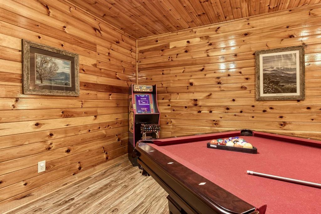 The Nut House, Hot Tub, Game Room, Wifi, 1089 Free Tickets Each Paid Day, Dollywood And More! Pigeon Forge Bagian luar foto